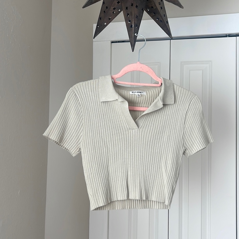 COLLARED CROPPED TOP